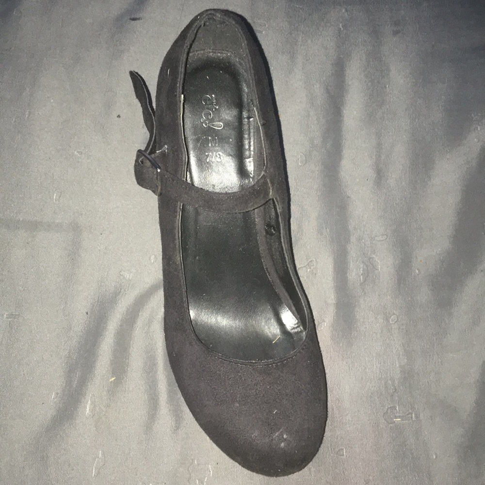 Heels - Picture 3 of 4
